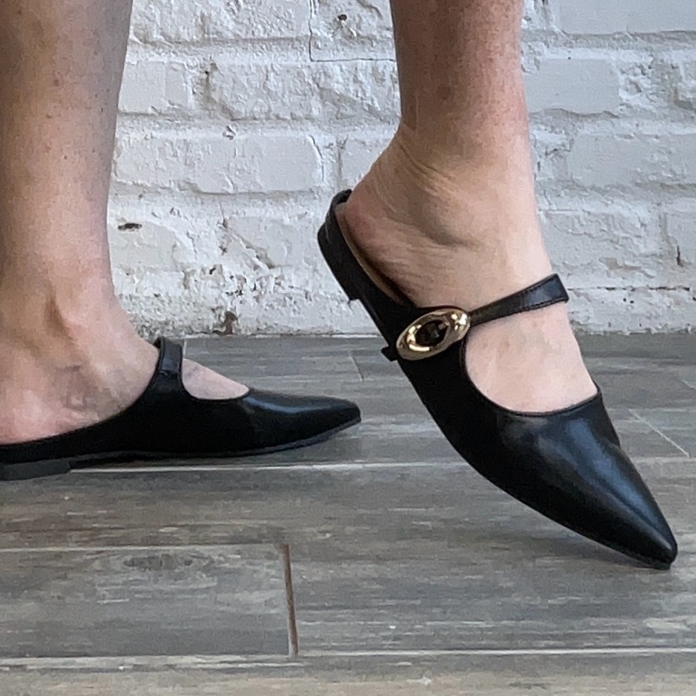 Elegant Black Leather Women's Flats